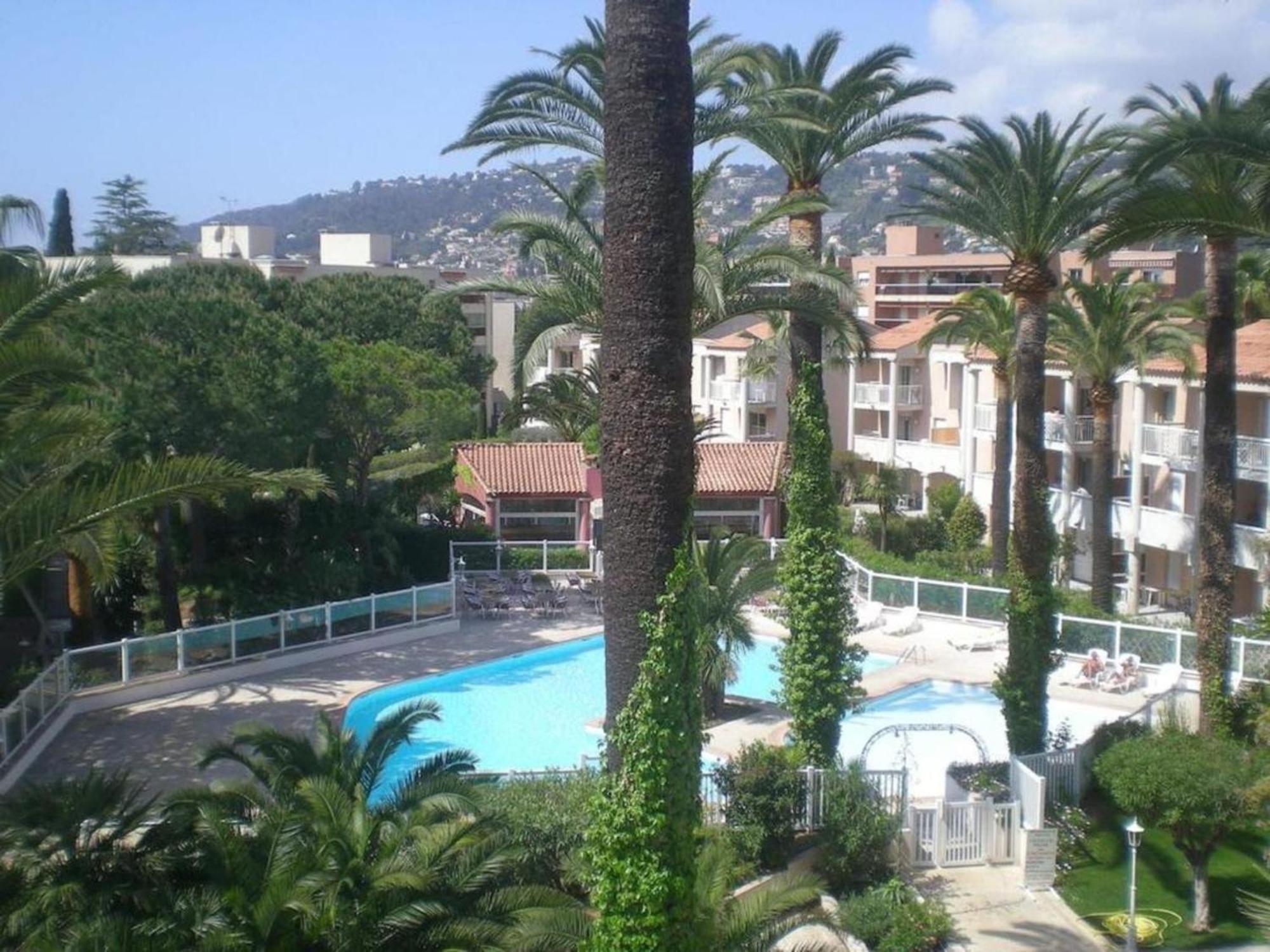 Appartement Accueillant A Golfe Juan 30 M² Piscine Exterior foto