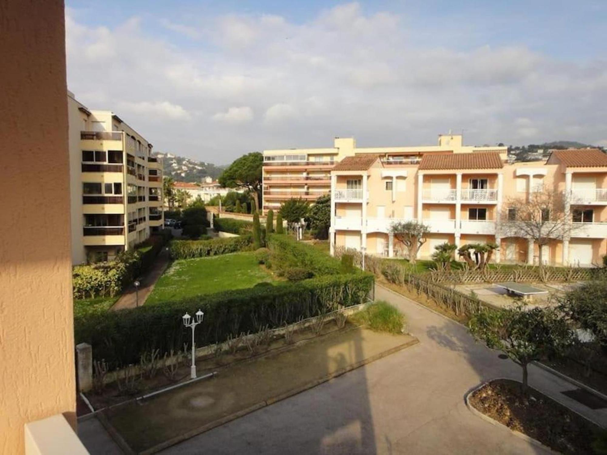 Appartement Accueillant A Golfe Juan 30 M² Piscine Exterior foto